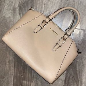 Kaki Michael Kors purse
